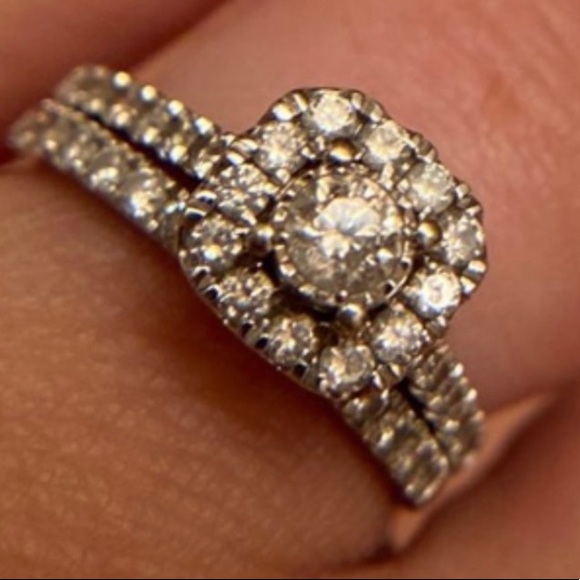 Beautiful Halo Diamond Wedding SET - Picture 2 of 13